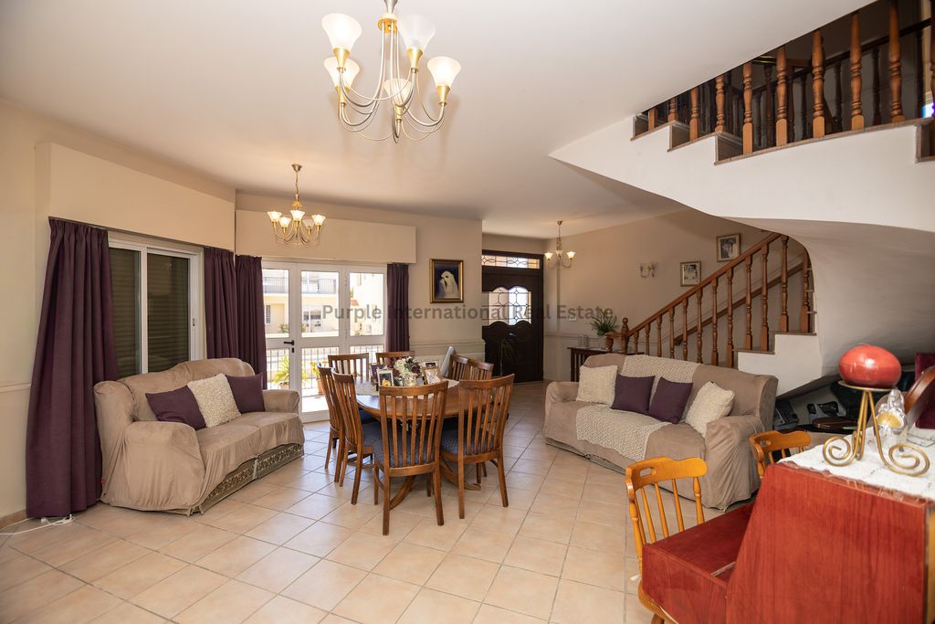 Property photo 3 of 36