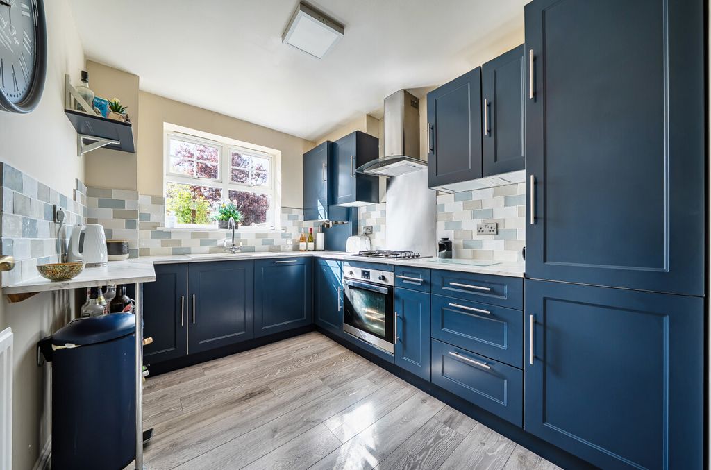 Property photo 2 of 33 Kitchen