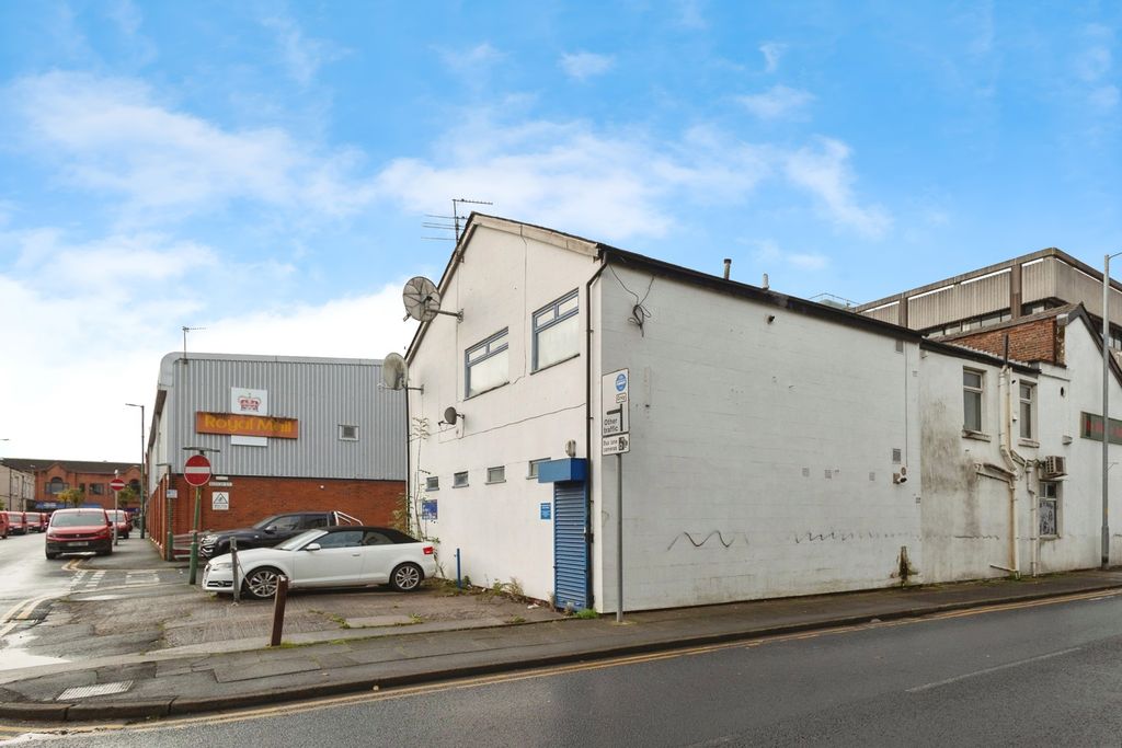 Property photo 2 of 7 Photo