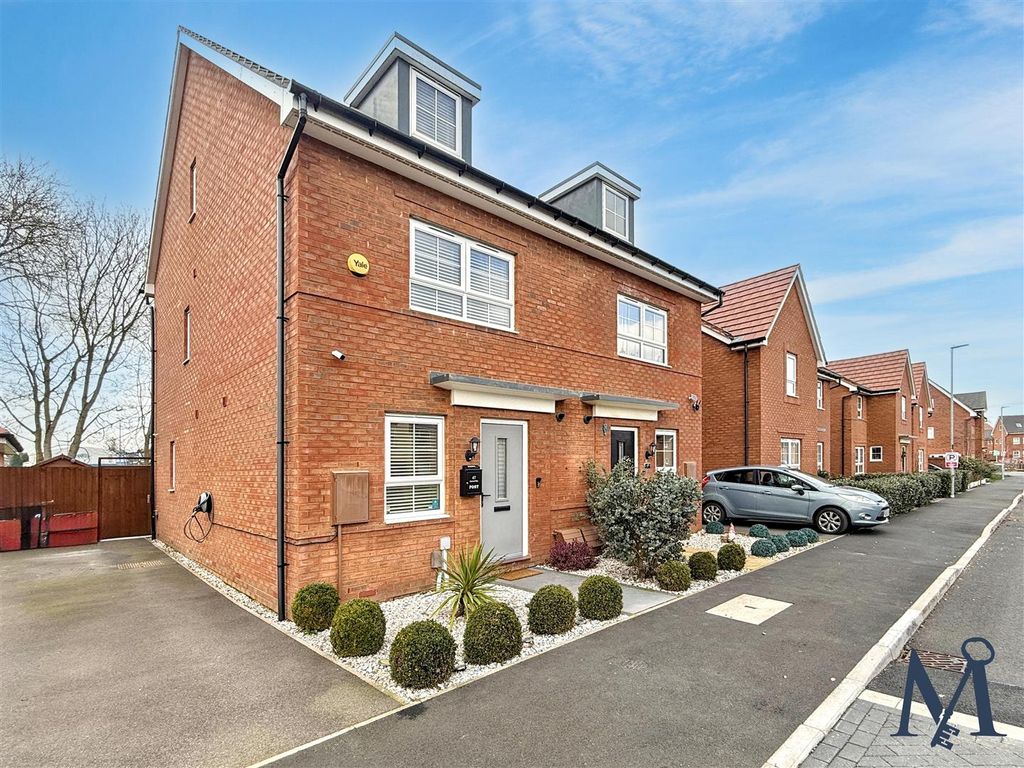 Property photo 1 of 27 Front Garden