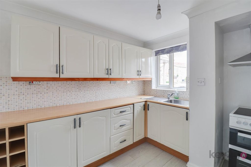Property photo 2 of 28 Kitchen