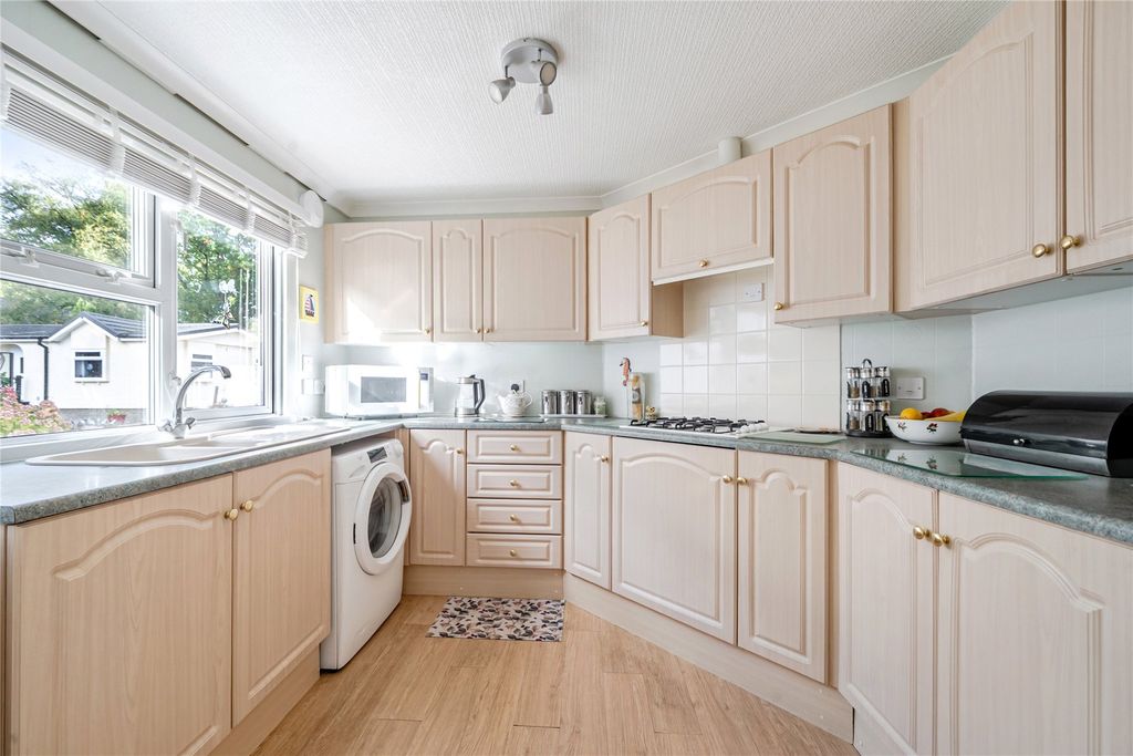 Property photo 2 of 17 Picture No. 32