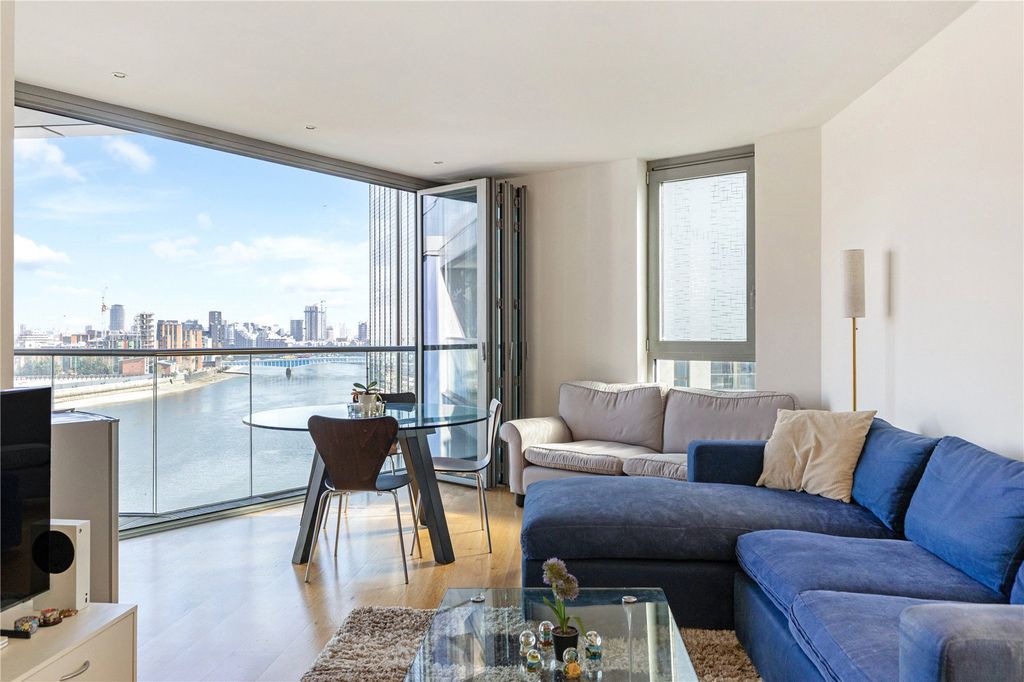 Property photo 3 of 17 Reception