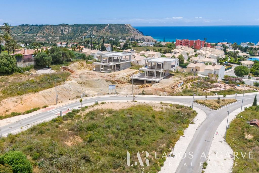 Property photo 1 of 9 Land For Construction Of A 200Sqm Villa With Swimming Pool In Monte De Lemos - Luz, Lagos