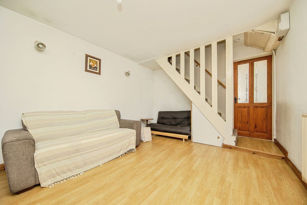 Property photo 3 of 16 Photo