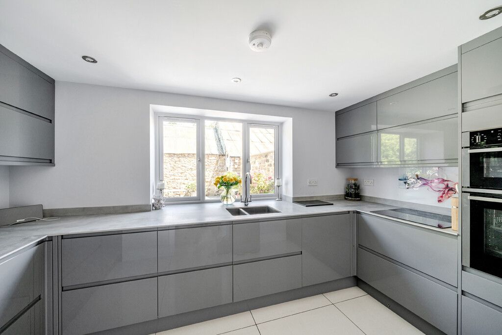 Property photo 2 of 12 Kitchen