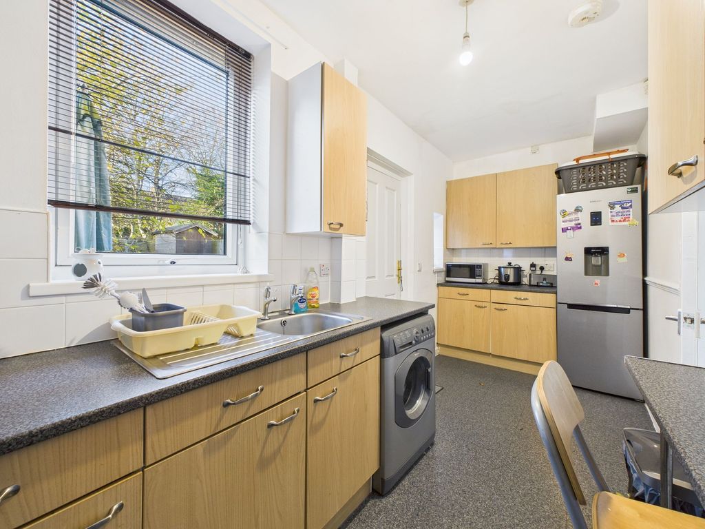 Property photo 3 of 8 Kitchen