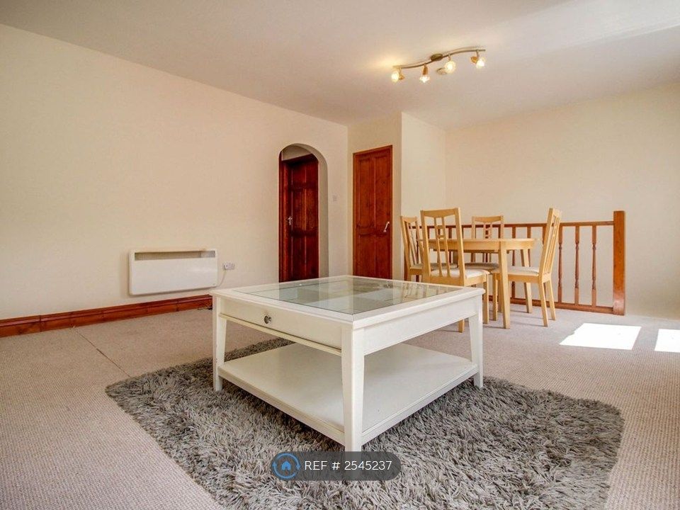 Property photo 1 of 7 Lounge Room