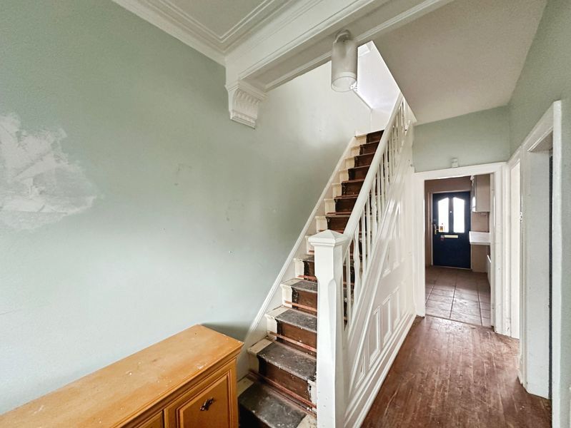 Property photo 2 of 18 Hallway