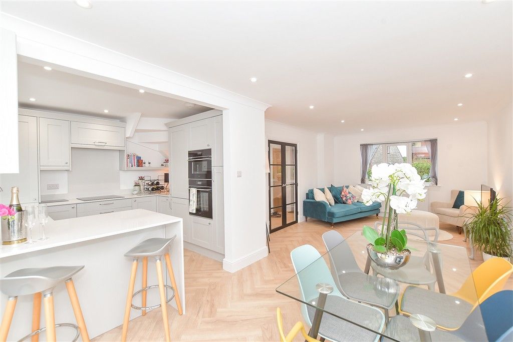 Property photo 3 of 17 Kitchen/ Dining Area