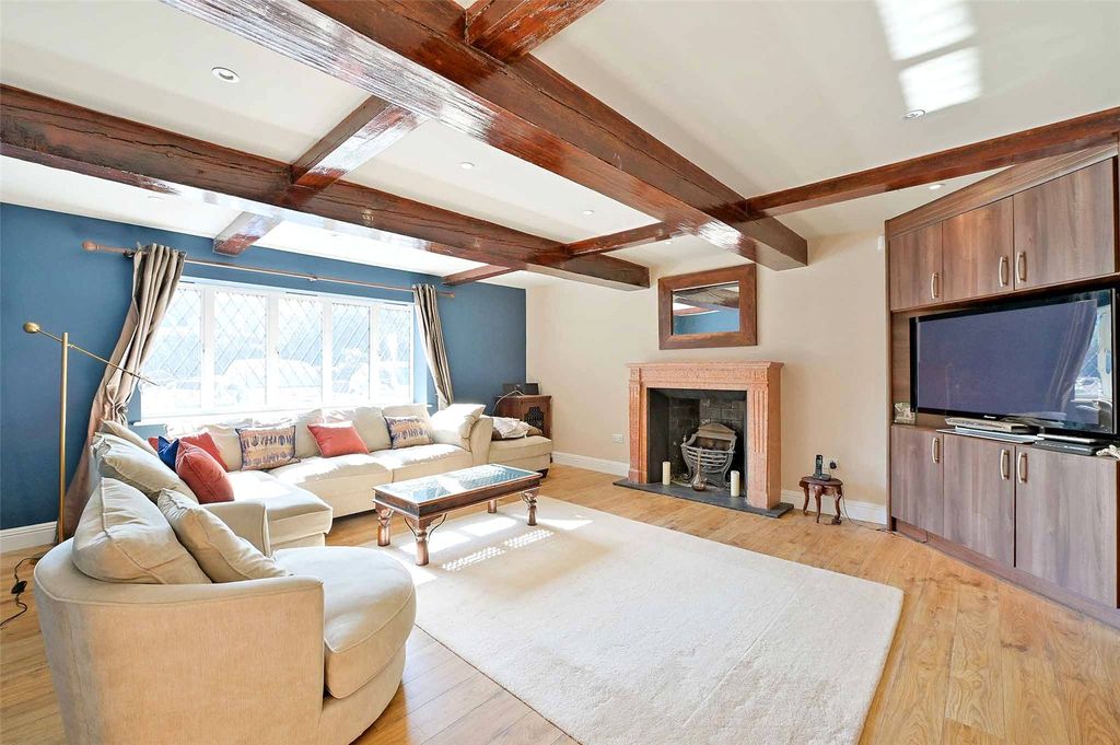 Property photo 3 of 20 Sitting Room