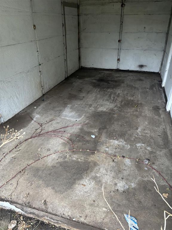 Property photo 2 of 3 Garage 1.Jpg