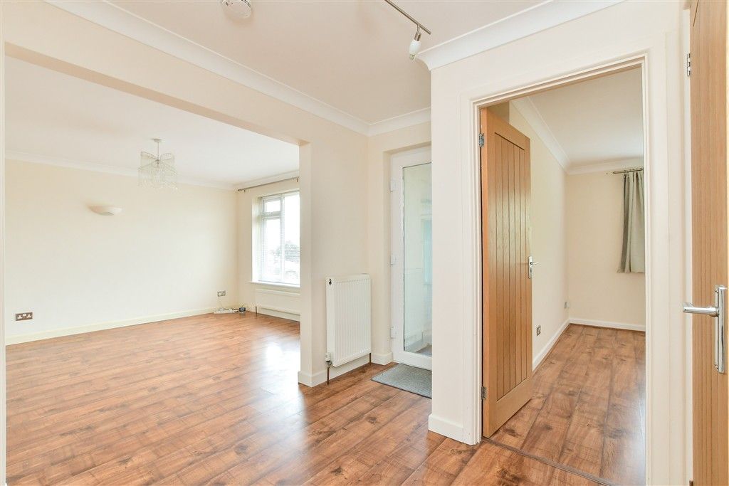 Property photo 2 of 12 Entrance Hall