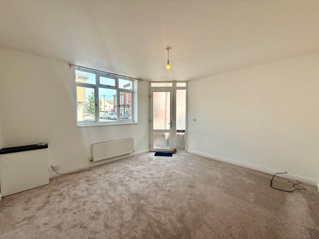 Property photo 2 of 10 Image