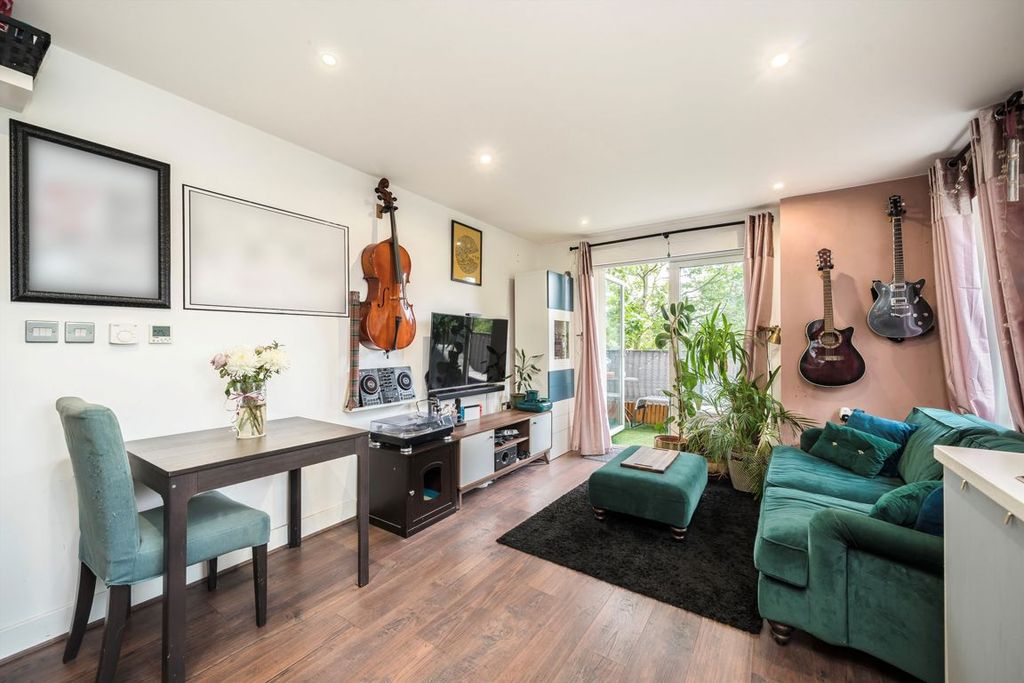 Property photo 3 of 11