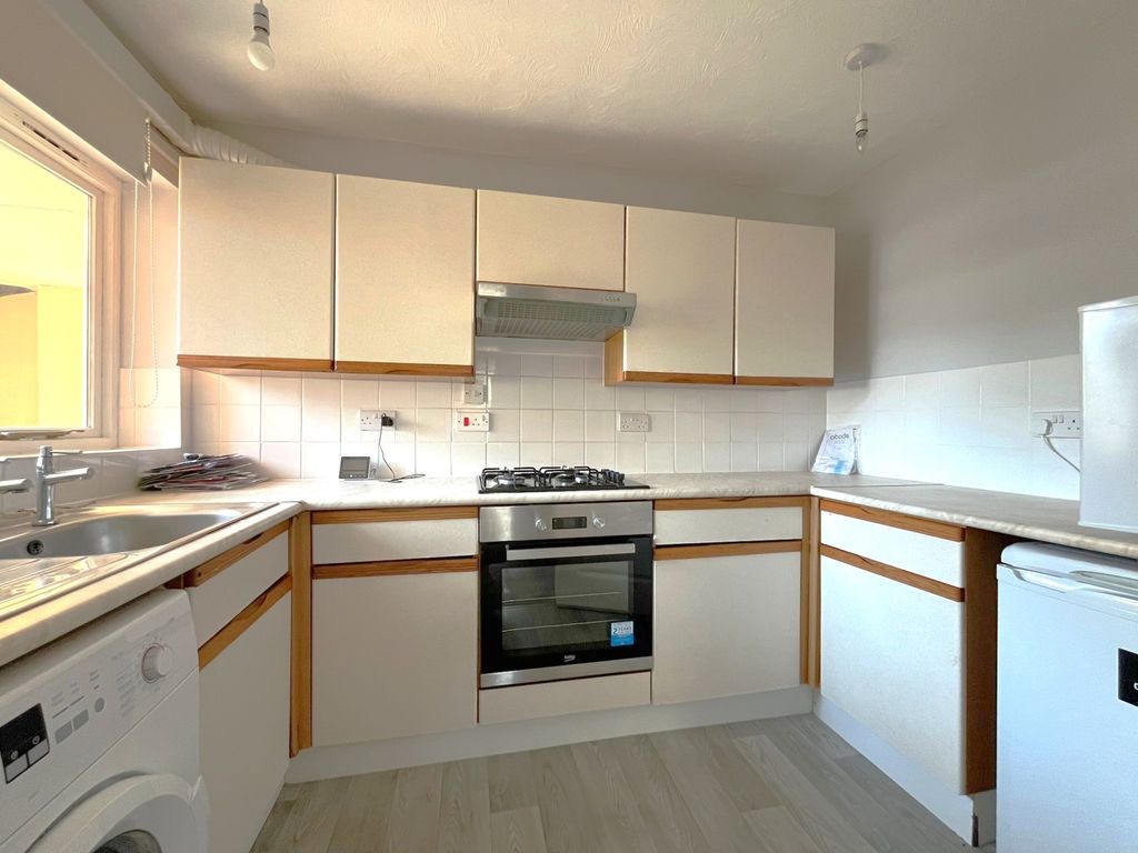 Property photo 2 of 8 Kitchen