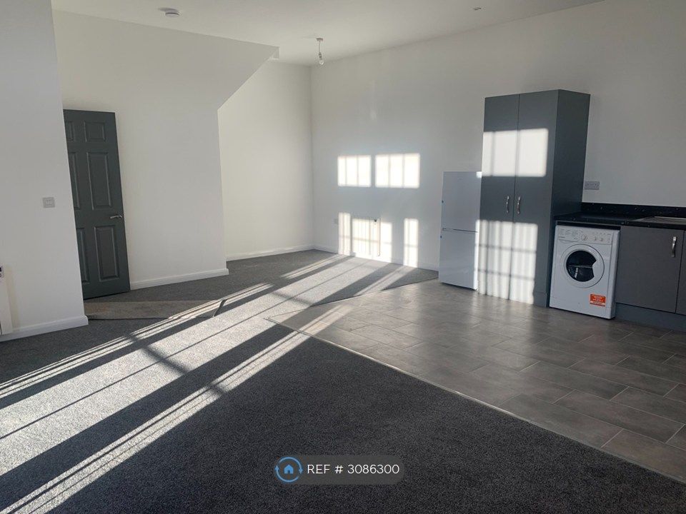 Property photo 1 of 13 Kitchen/Lounge