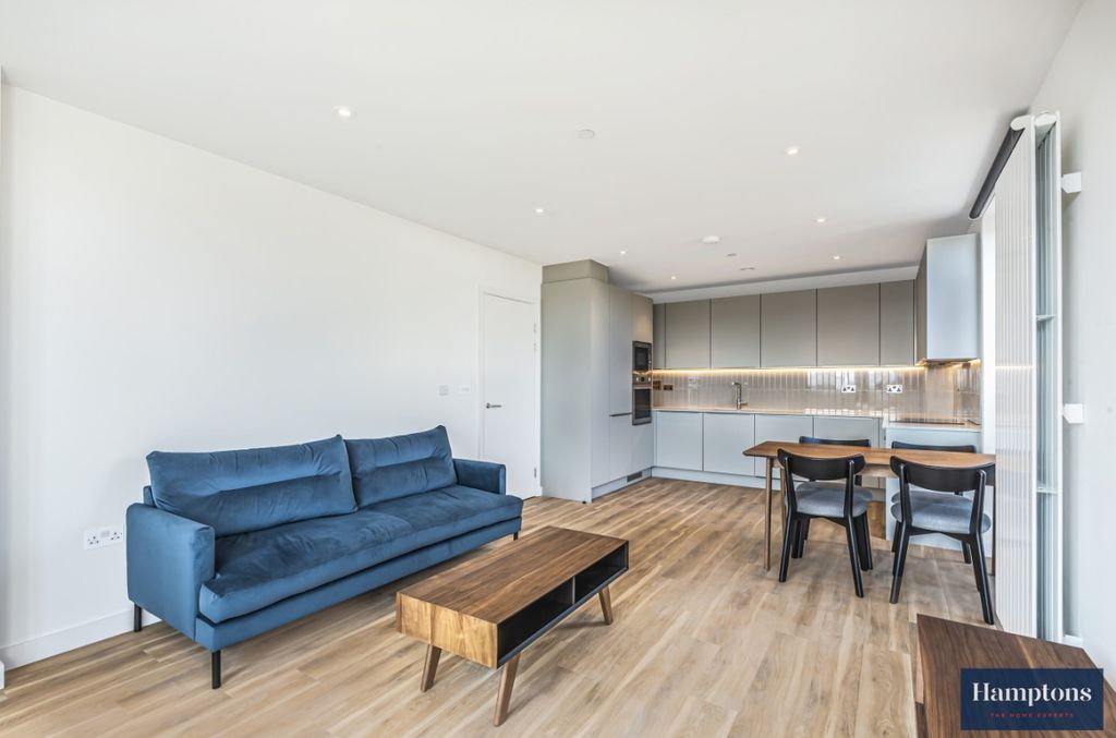 Property photo 2 of 16 1004A (6)