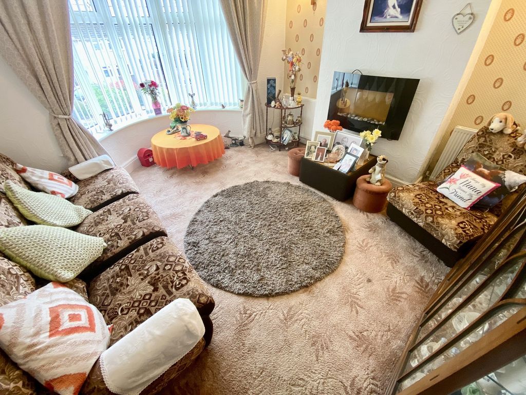 Property photo 2 of 16 Lounge