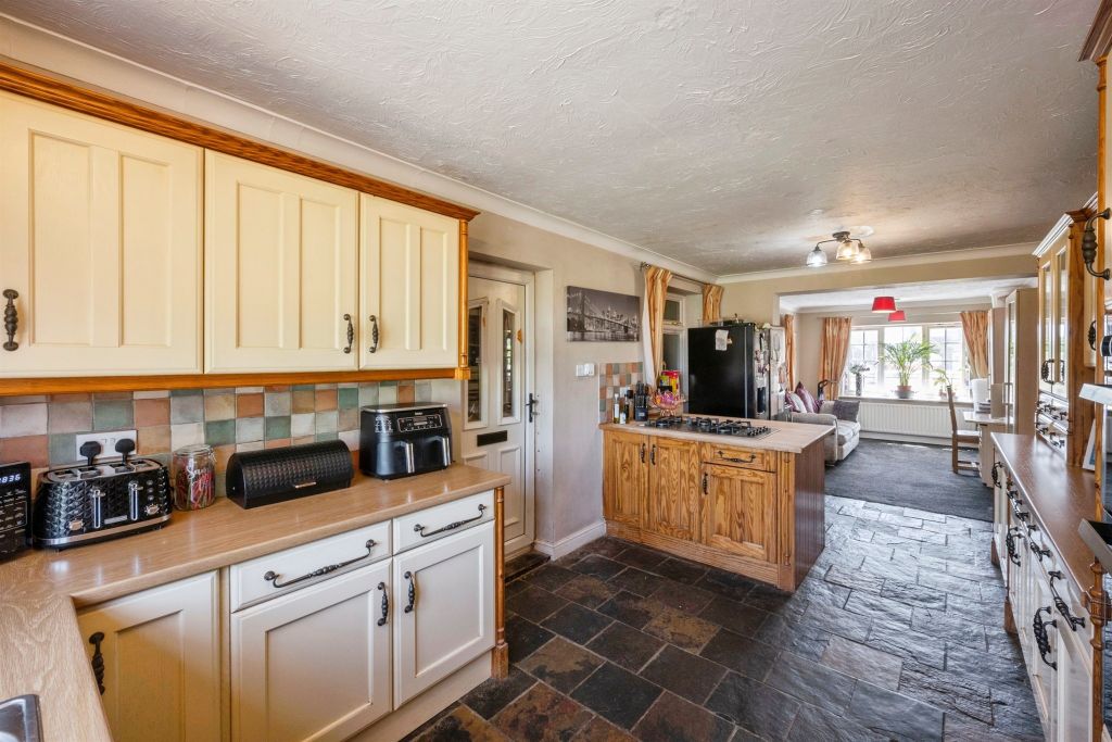 Additional image 5 of 6 bed detached house for saleBrigg Road, Messingham, Scunthorpe DN17