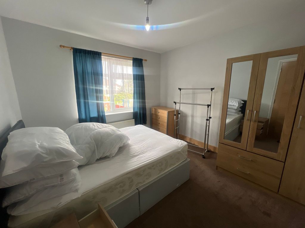 Property photo 1 of 9 Spacious 3-Bedroom Family Home With Large Garden