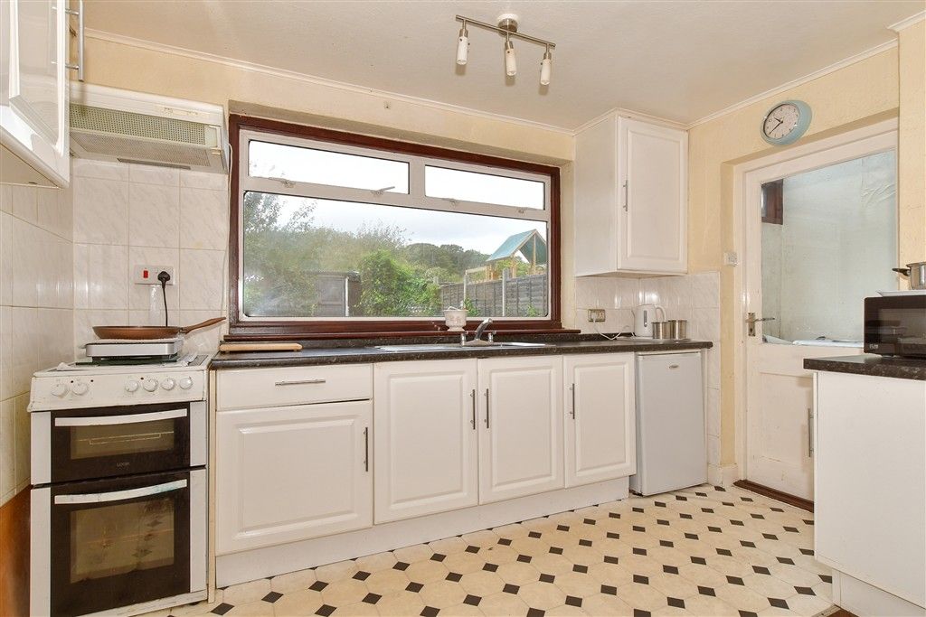 Property photo 2 of 7 Kitchen