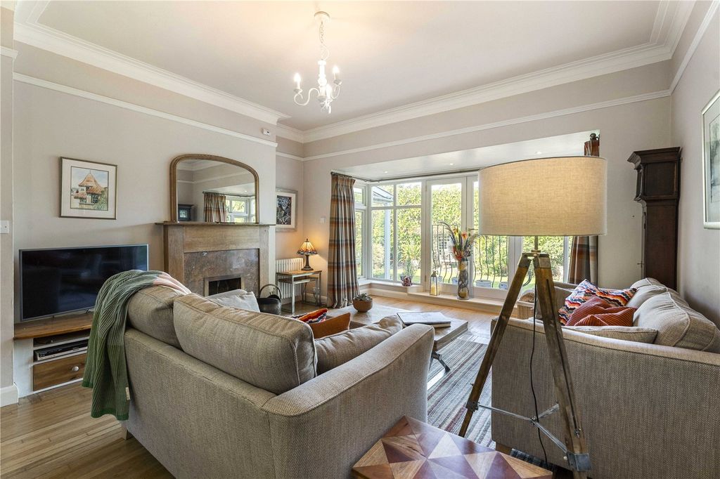 Property photo 3 of 32 Buckstone Terrace