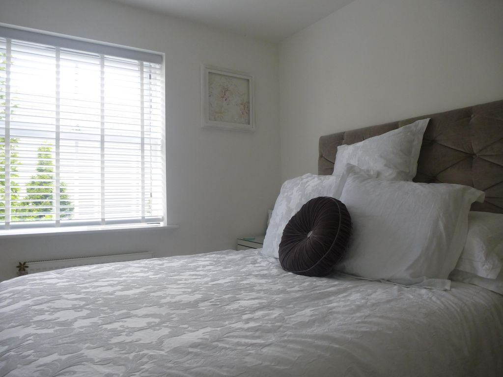 Property photo 2 of 6 Bedroom