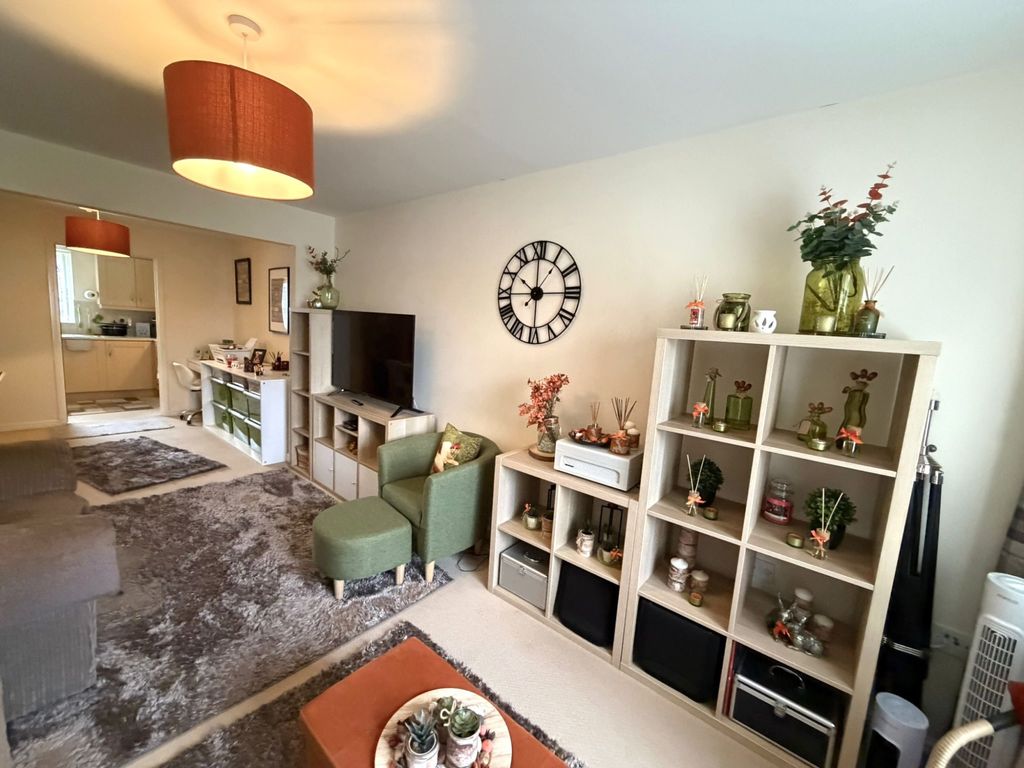 Additional image 5 of 2 bed flat for saleHigh-Yield Investment Opportunity: Heys Hunt, Leyland PR25