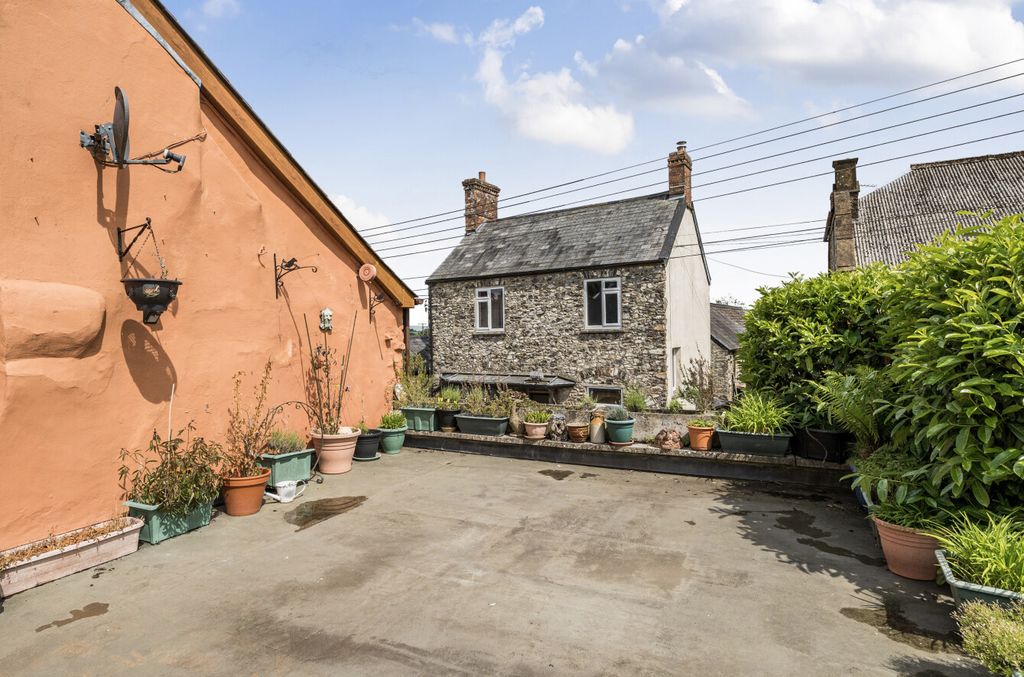 Property photo 3 of 23 Roof Terrace Garden