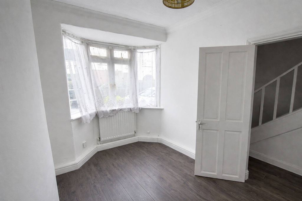 Property photo 3 of 10 Gallery