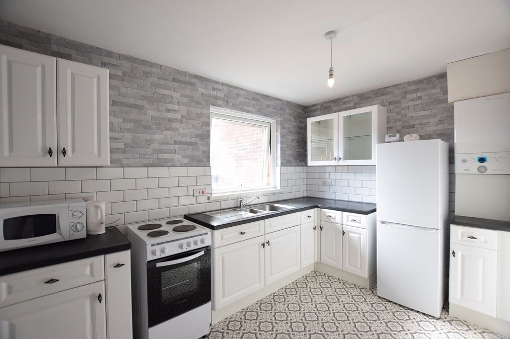 Property photo 1 of 6 Kitchen