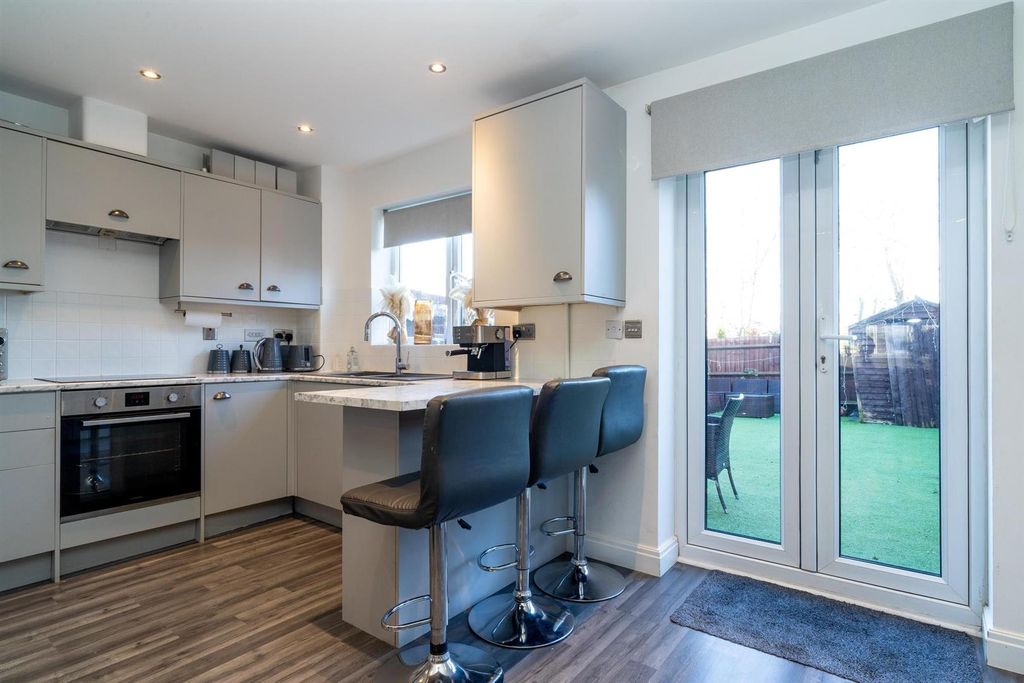 Property photo 2 of 18 Kitchen Diner