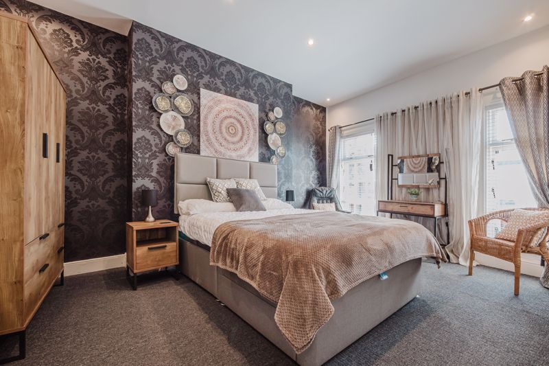 Property photo 1 of 20 Impressive Principal Bedroom