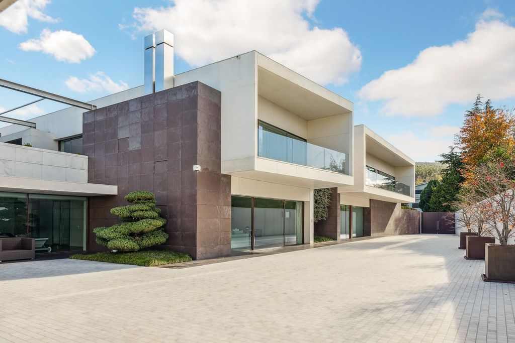 Property photo 1 of 36