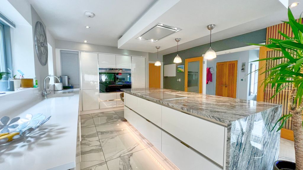 Property photo 3 of 38