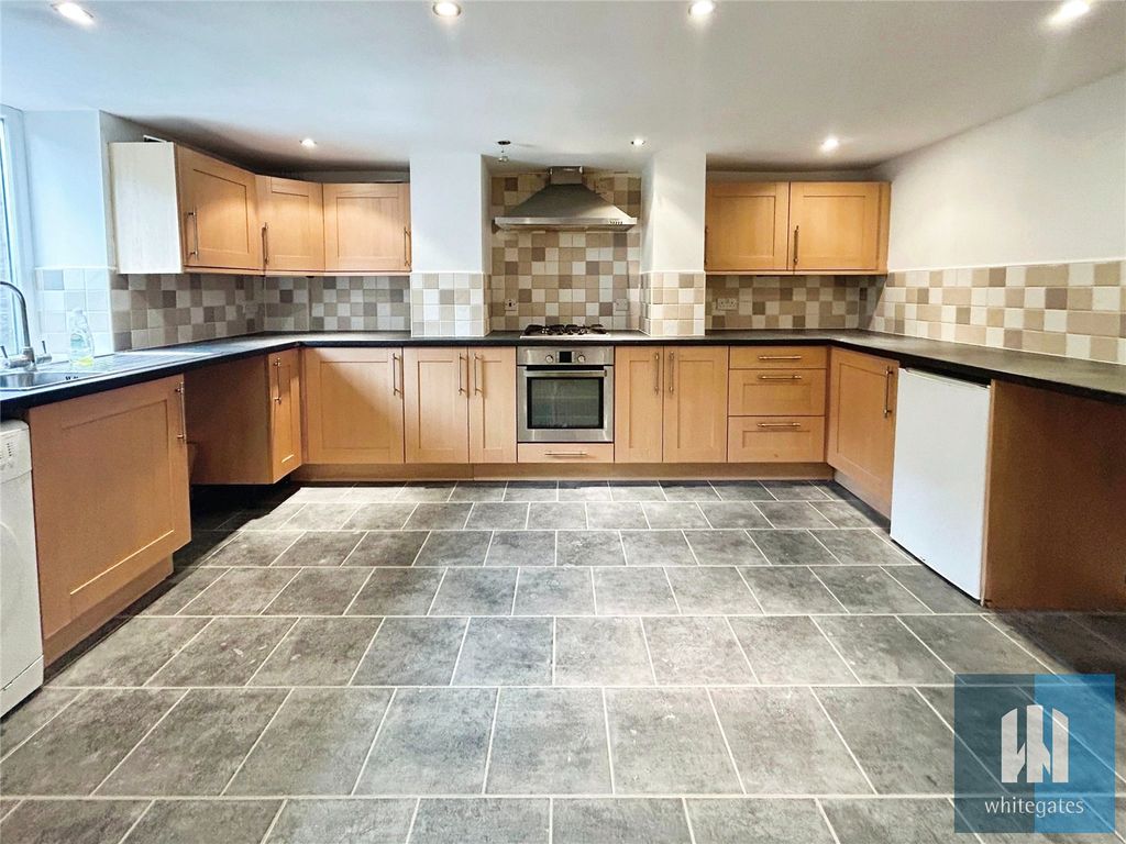 Property photo 2 of 15 Picture No. 21