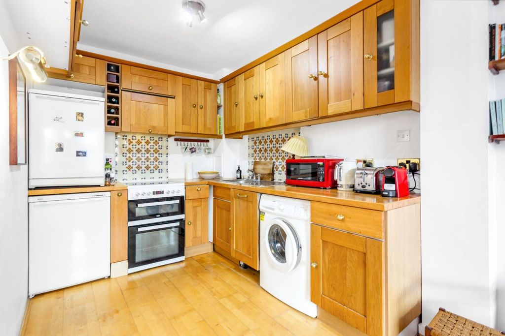 Property photo 3 of 8 Kitchen
