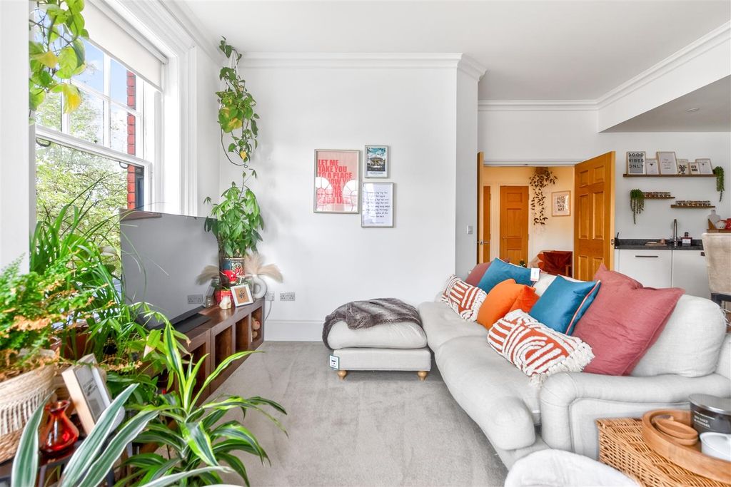 Additional image 9 of 2 bed flat for saleCarfax, Horsham RH12