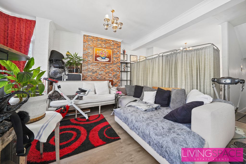 Property photo 2 of 17