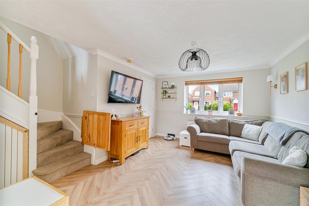 Property photo 3 of 17 Living Room