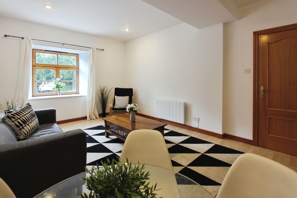 Property photo 2 of 11 Lounge