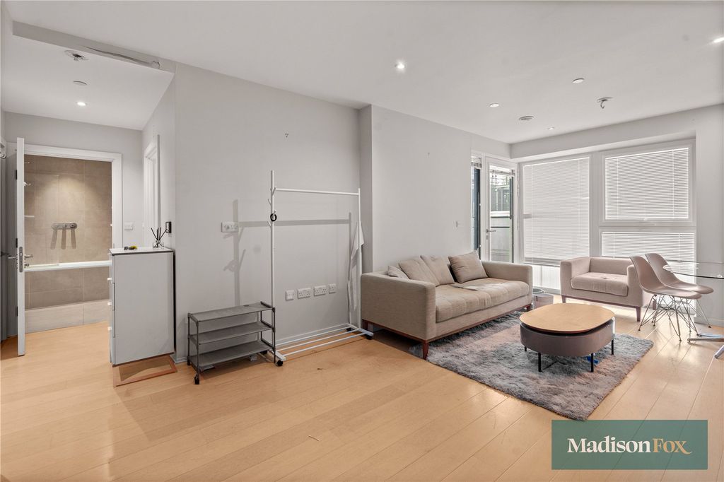 Property photo 3 of 17 Picture No. 02