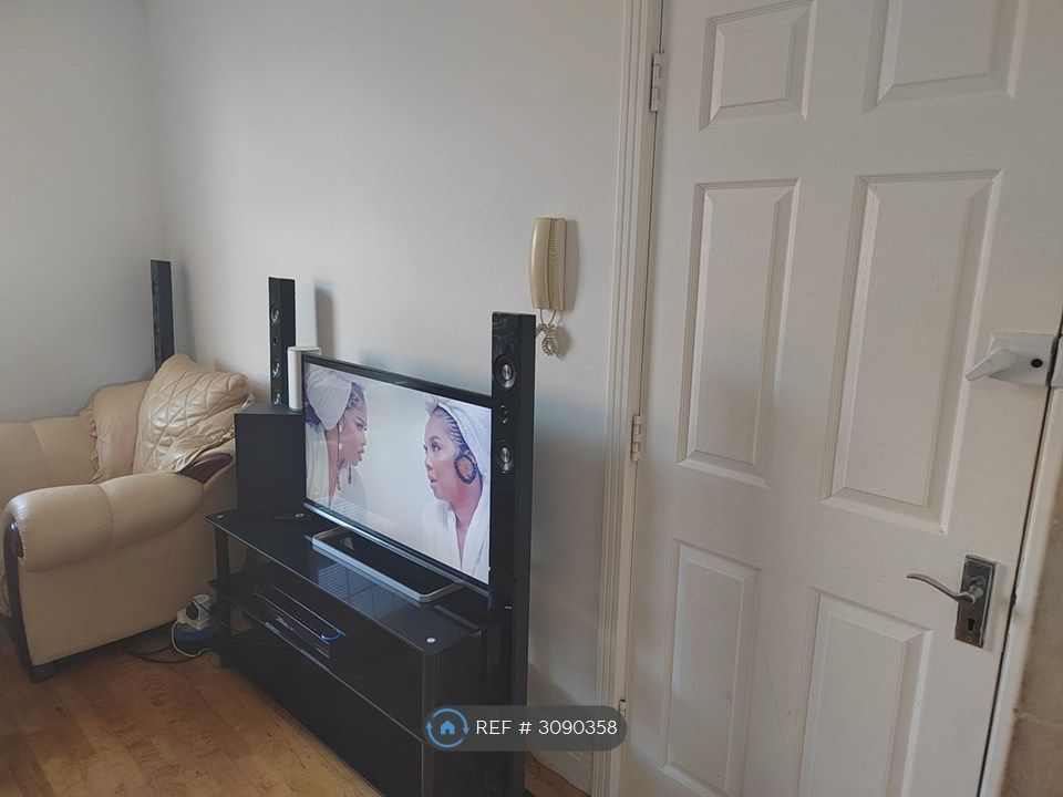 Property photo 2 of 12 Room Angle