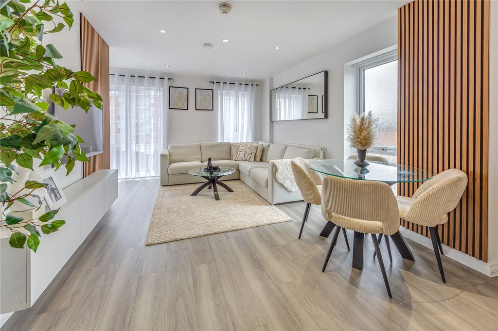 Property photo 3 of 23 Picture No. 14