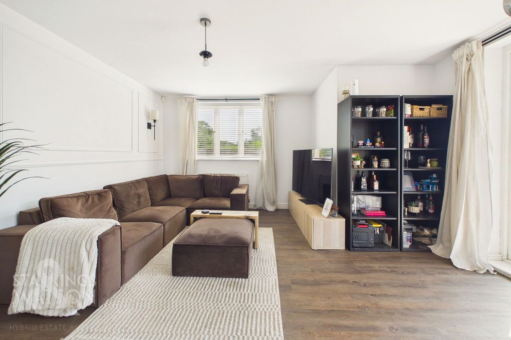 2 bed flat for saleWaterside Drive, Ditchingham, Bungay NR35 photo 4