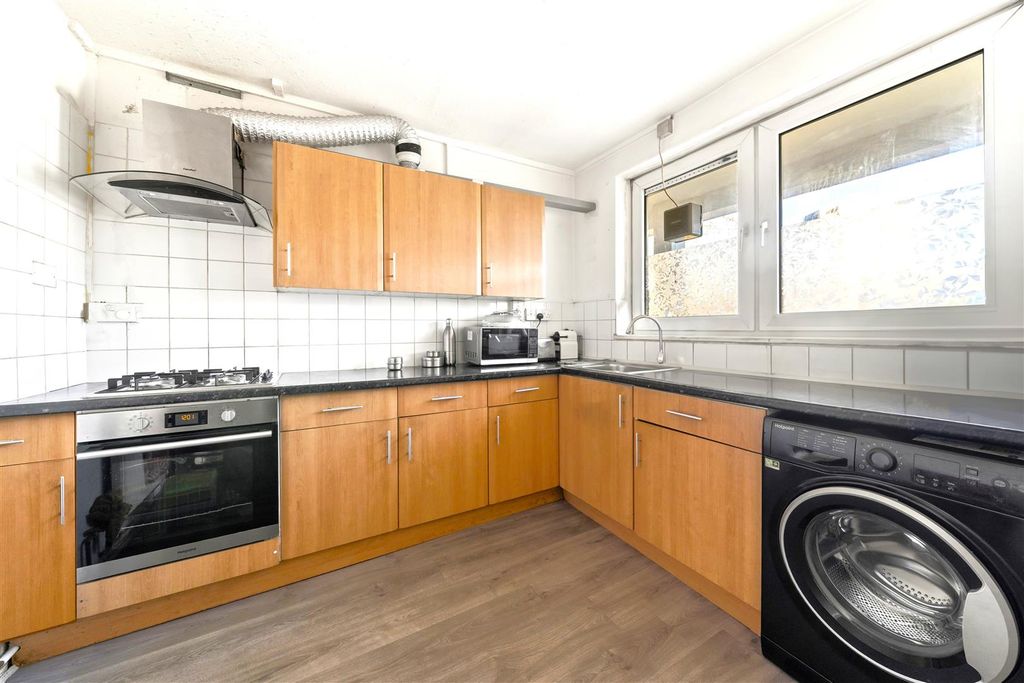 Property photo 3 of 18 Kitchen