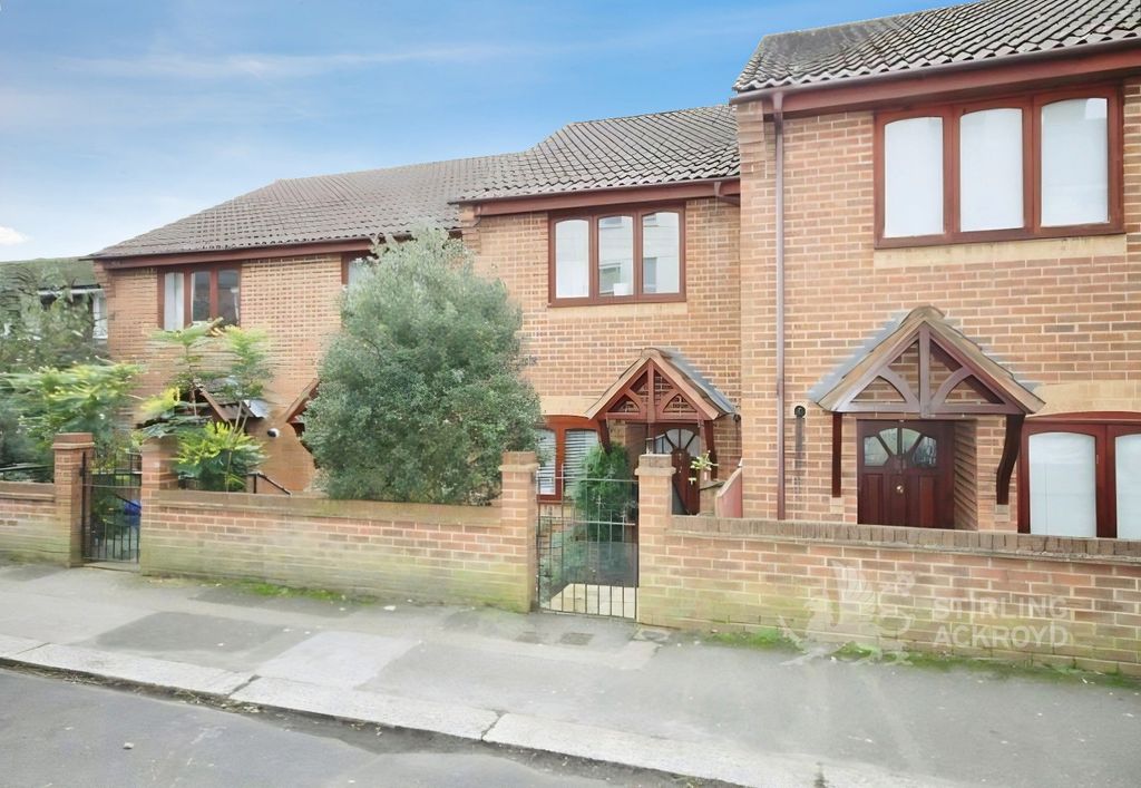 Property photo 1 of 8 External