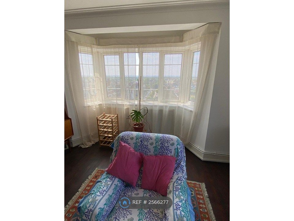 Property photo 1 of 16 Living Room