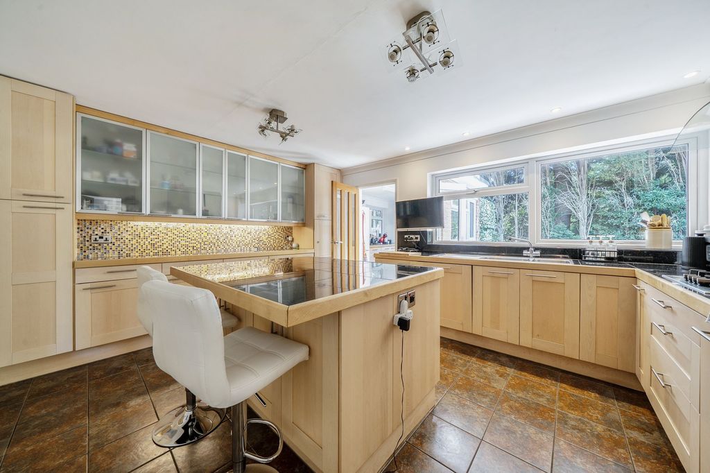 Property photo 2 of 24